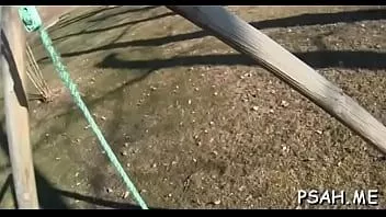 Redare O fetiță captivantă este linsă și dă cap