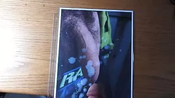 Reproducir Clitlicker7 bombea una carga de su semen caliente en el pene caliente y no circuncidado de chucky19861.