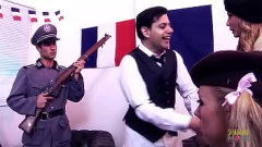 Reproducir MILF tetona y sus amigas cachondas en medias son doblemente penetradas