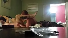 播放 嬉皮女孩在酒店做爱时变得粗暴而热情