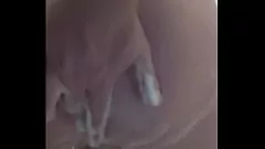 Abspielen Duschmasturbation mit Anal Exploration Feat. Rasierte Schönheit