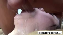 চালান একটি চমত্কার স্বর্ণকেশী পর্নস্টার স্লাট একটি রুক্ষ ফেসফাকিং এবং গভীর গলা ব্লোজব নেয়, একটি গরম বাঁড়ার ফেসিয়াল দিয়ে শেষ হয়