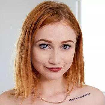 Pornostar Scarlet Skies