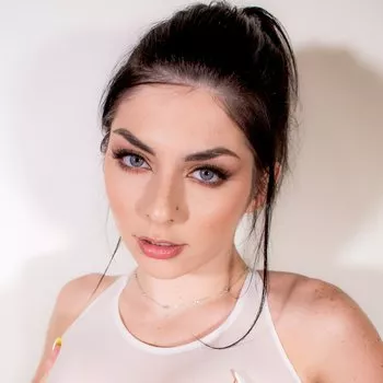अभिनेता Keira Croft