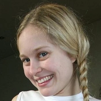 Pornoster Emily Batts