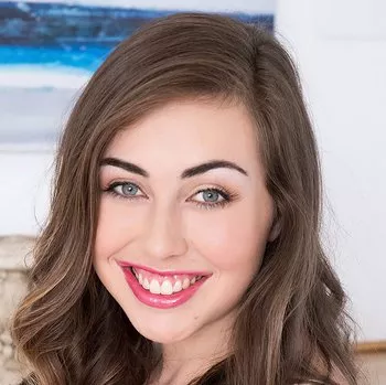 قناة Lexi Lovell